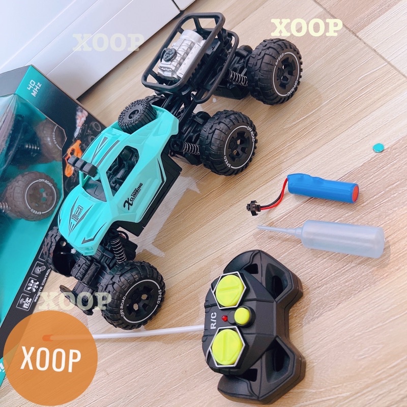 Đồ chơi ! Xe ô tô địa hình phun nước ,6 bánh khiển từ xa 4 chiều sạc pin cho bé