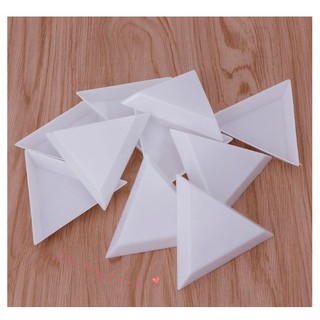 Khay tam giác đựng đá trang trí móng