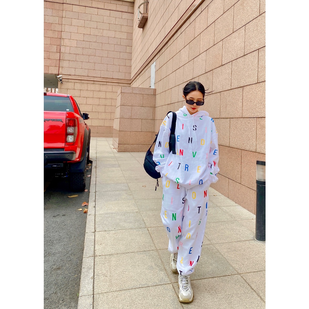 Áo hoodie chữ overprinted trắng | BigBuy360 - bigbuy360.vn
