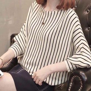 Áo len kẻ tay dơi