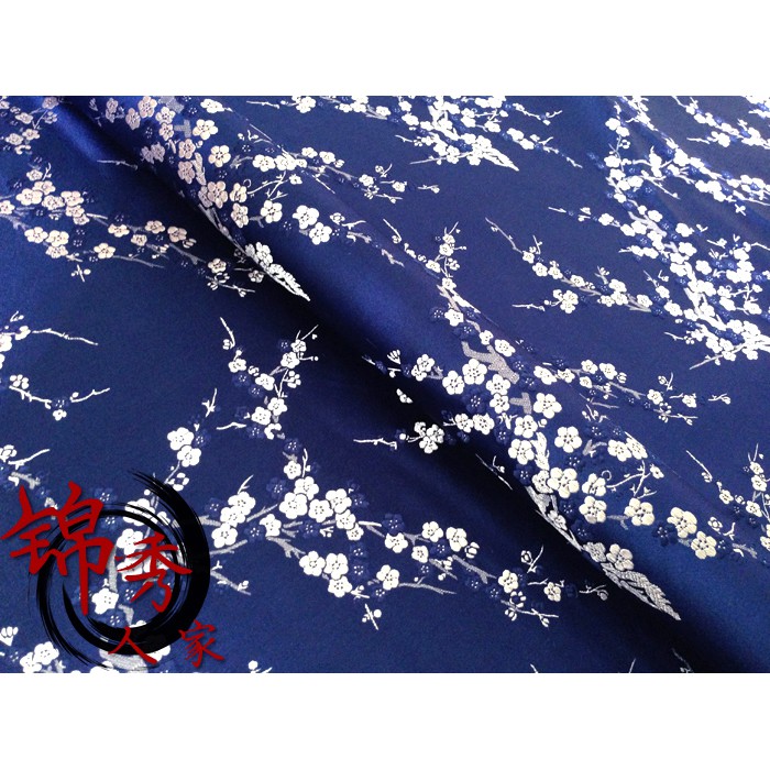 Vải họa tiết hoa đào màu bạc nền xanh dương cao cấp dùng may sườn xám Trung Hoa
