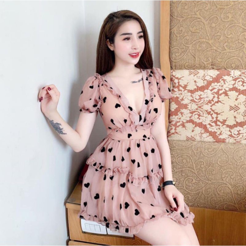 Đầm xòe cổ tim tay ngắn xinh xắn