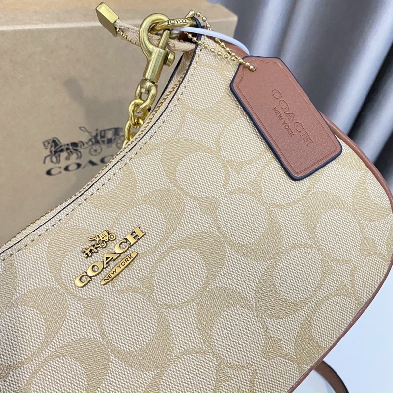 Túi Coach đeo vai