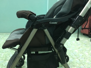 Xe đẩy Combi