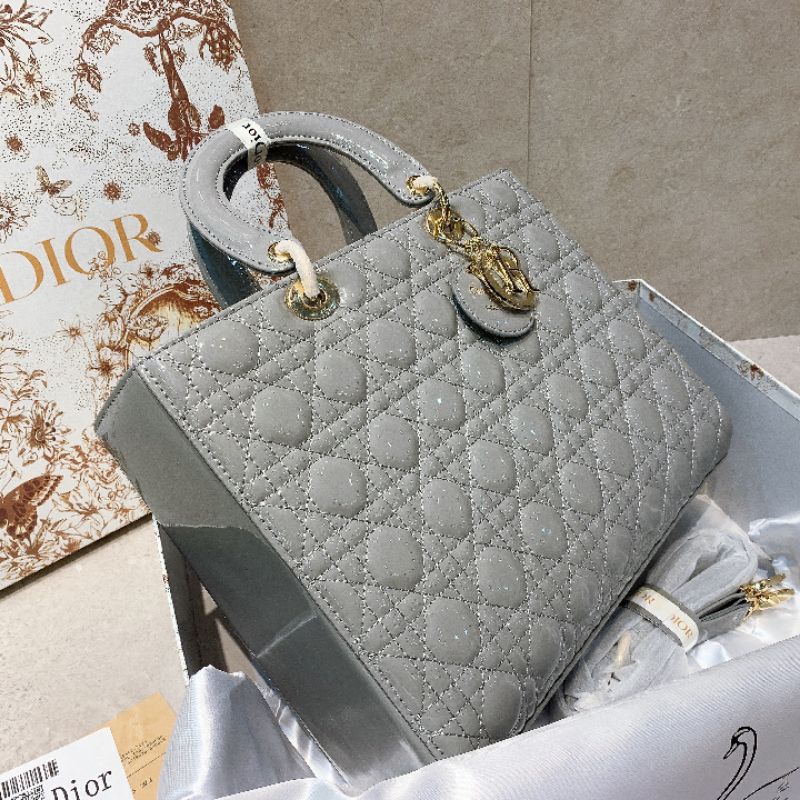 Túi xách Dior 9. 2022.