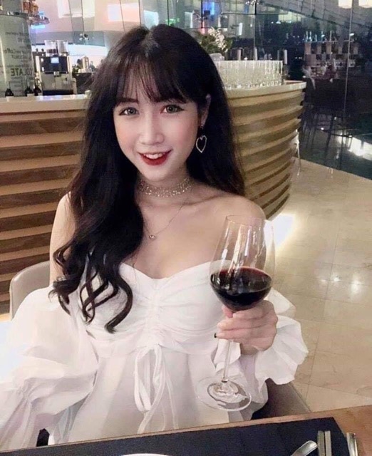 Áo trắng rớt vai nhúng rút dây kt