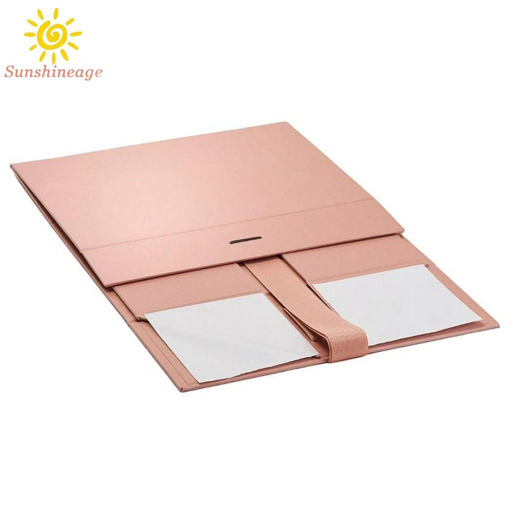Hộp quà chất liệu dày cứng cỡ 23 * 17 * 7cm có nam châm kèm dây ruy băng