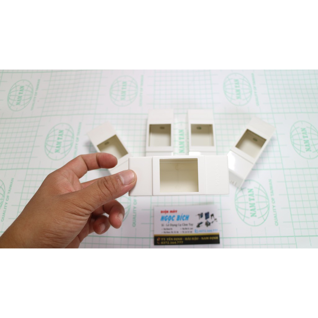 Attomat CB 30A Cầu Dao Tự Động SOPOKA Kèm Vỏ