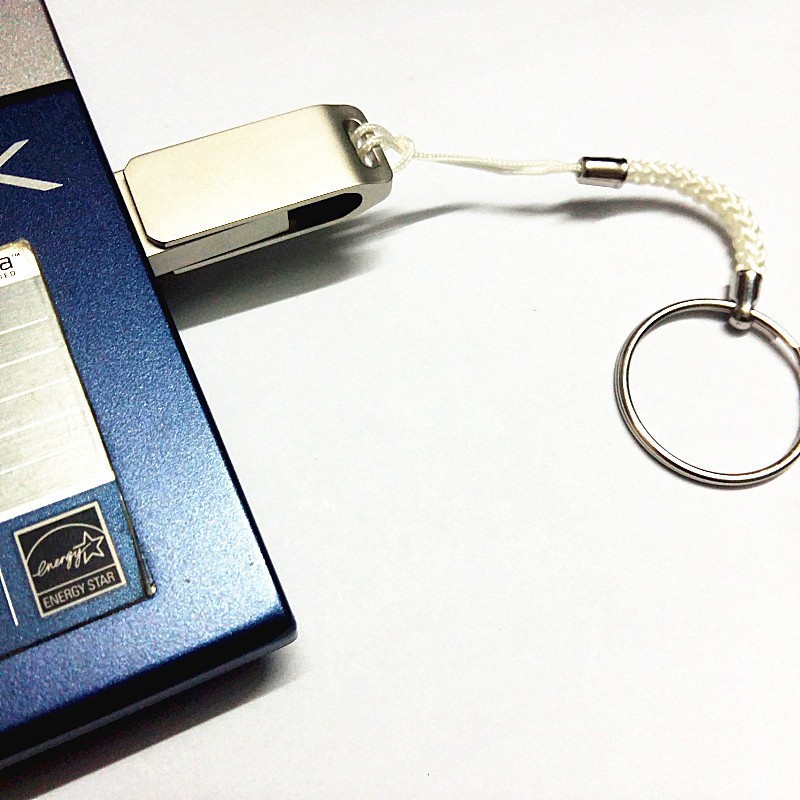 USB dung lượng 512GB với cổng lightning kết nối iPhone