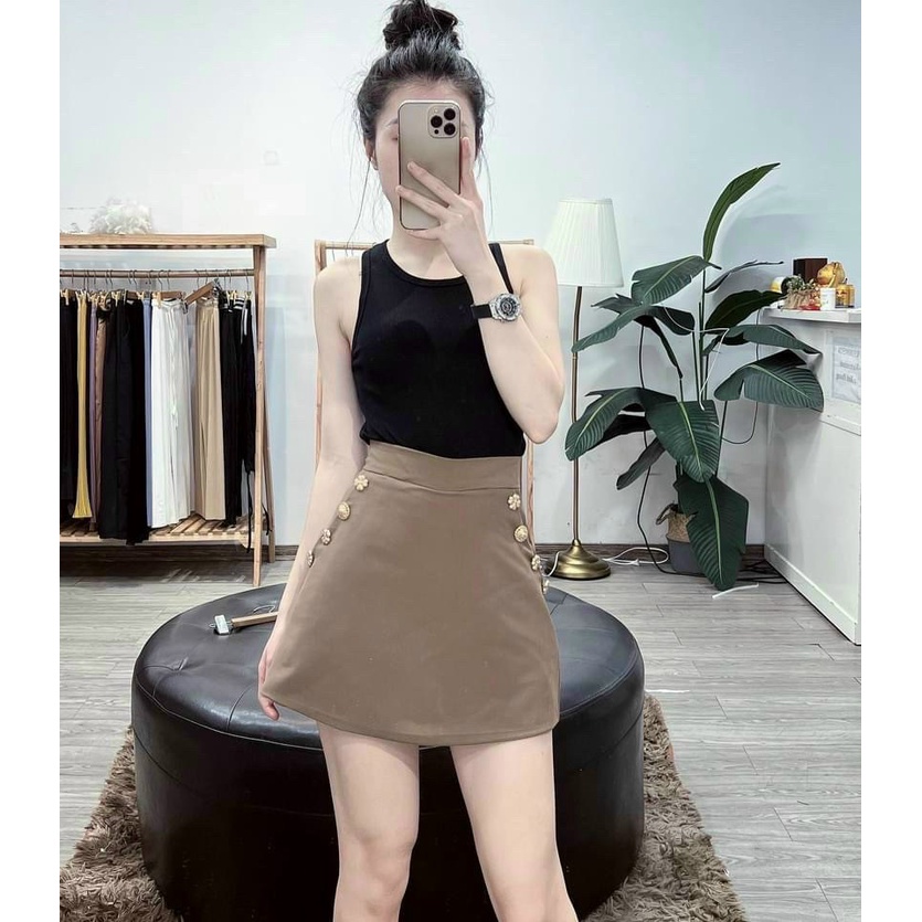 Chân váy chữ A đính cúc hoa chất sịn. Có quần lót trong bo chun không sợ lộ