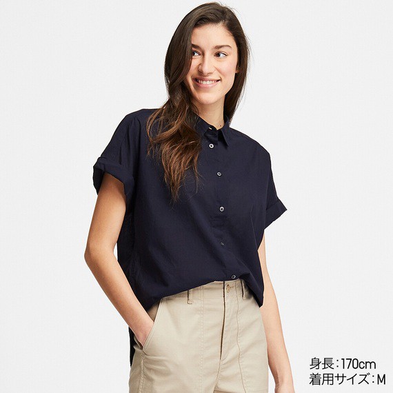 Áo sơ mi nữ cộc tay trẻ trung của UNIQLO .