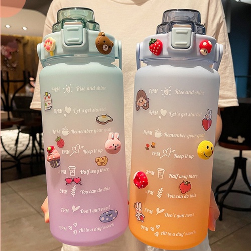 Bình nước 2 lít cute có ống hút có vạch báo giờ uống nước tặng sticker NAVAS