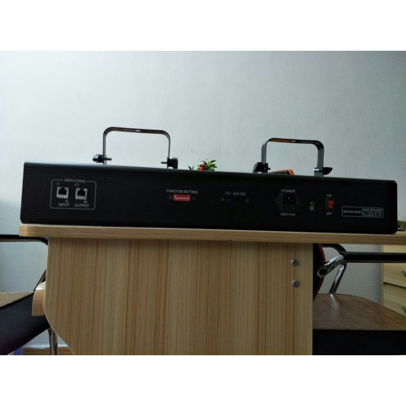 đèn laser  4 cửa  7 màu