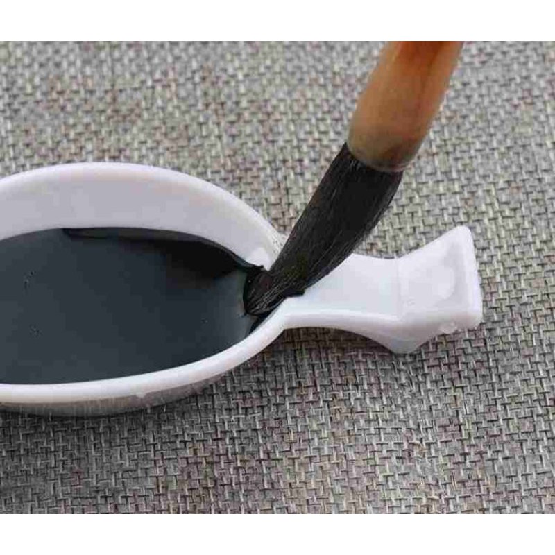 Mực tàu màu đen đậm thư pháp thư họa.