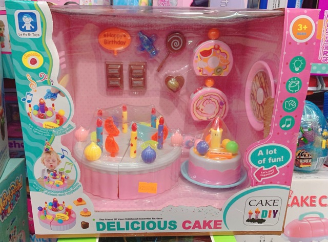 Bánh sinh nhật dùng pin xắt được đồ chơi cho bé gái