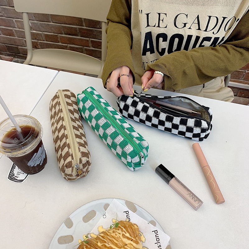 Túi Đựng Bút/Mỹ Phẩm Họa Tiết Bàn Cờ Độc Đáo Tiện Dụng Cho Nữ