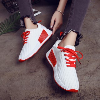 Giầy thể thao màu trắng mới