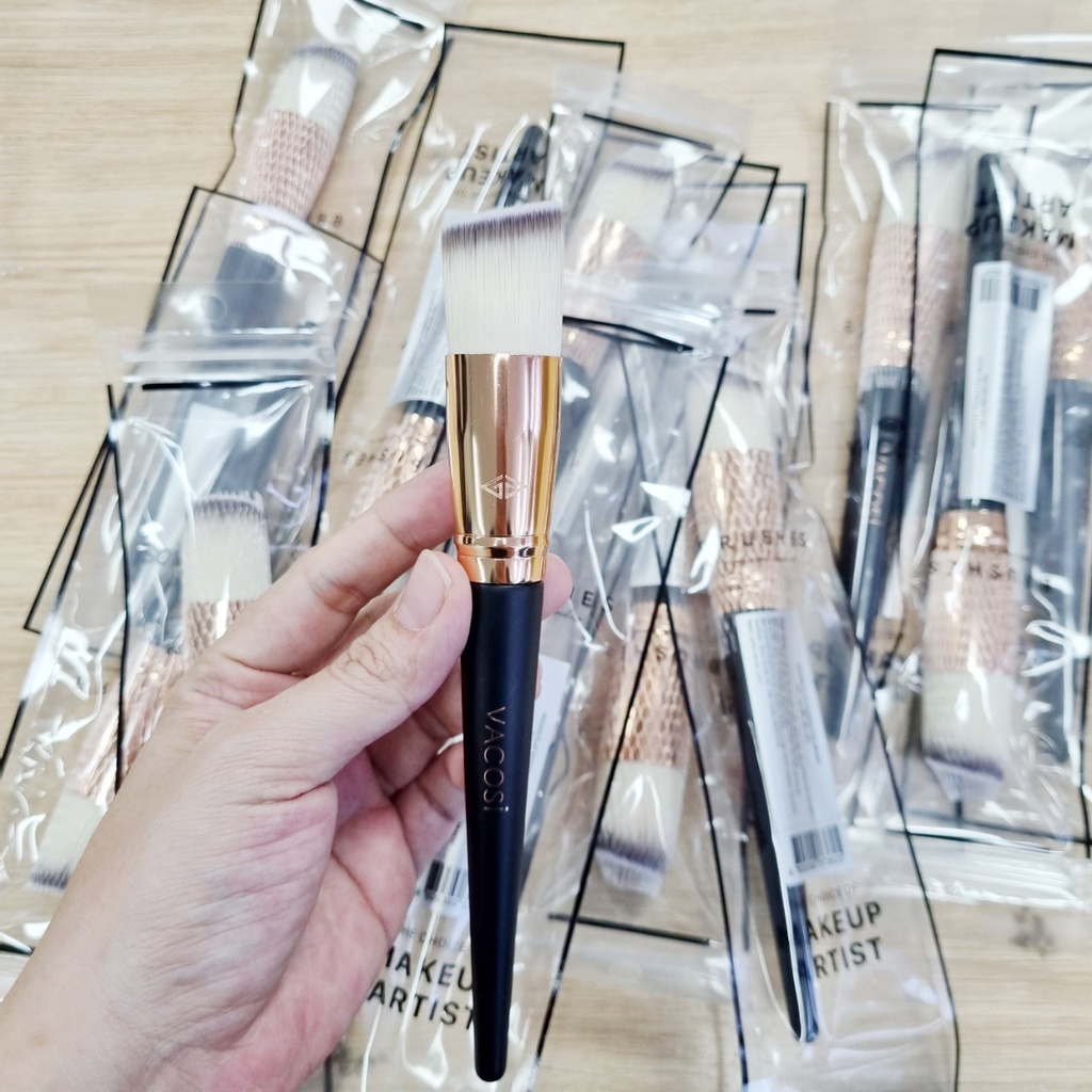 Cọ nền foundation đầu xéo Vacosi F04