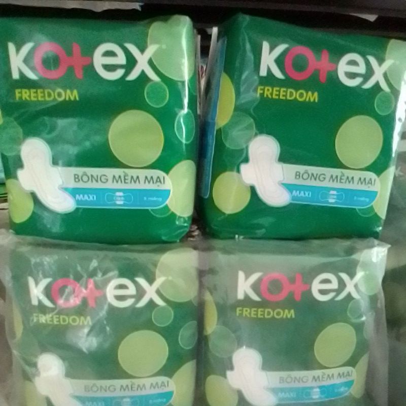 Bịch 8 gói x 8 miếng băng vệ sinh Kotex cánh mặt bông mềm mại
