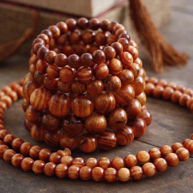 Vòng đeo tay gỗ huyết long