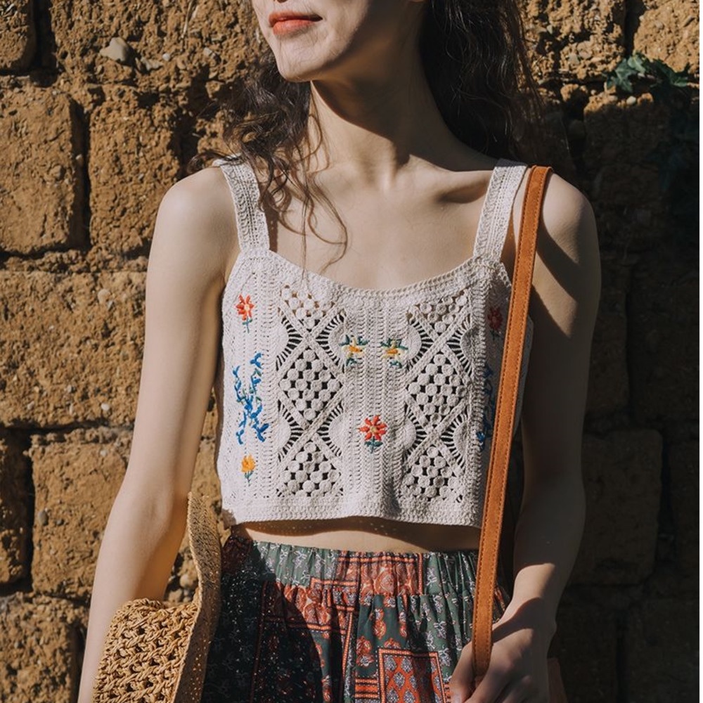 Áo Hai Dây Họa Tiết Thêu Hoa Xinh Xắn Thời Trang Mùa Hè Dành Cho Nữ