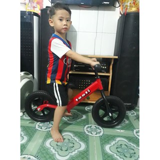 Xe thăng bằng cho bé