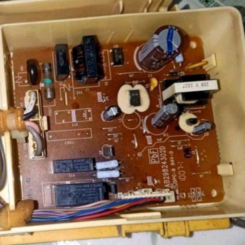 Bo mạch tủ lạnh panasonic ngăn đá dưới tháo máy zin loại 2 rắc đẹp