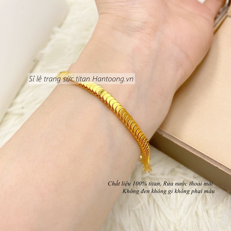 Lắc tay nữ bằng chất liệu titan không gỉ mạ vàng 18k thiết kế kiểu vảy cá lấp lánh mới nhất 2023