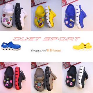 Dép sục cá sấu lỗ to chữ nổi tặng 10 sticker/Jibbitz hot trend HTS13479