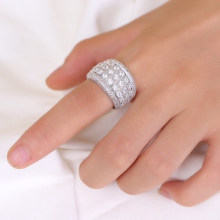 Nhẫn đính hôn đính đá thanh lịch