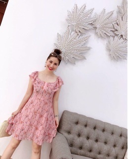 Váy hồng hoa nhí