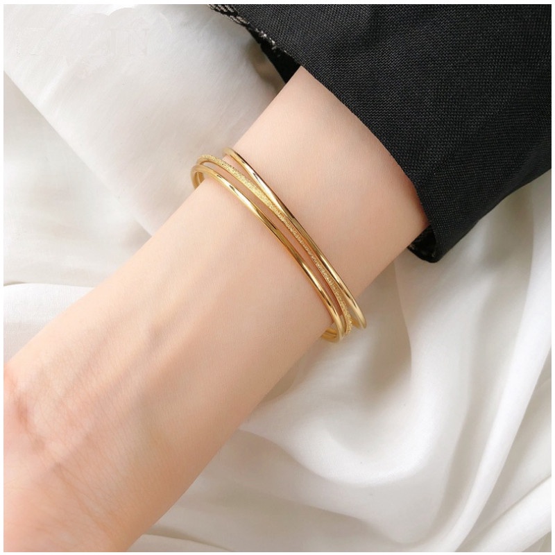 Bộ 3 Vòng Tay Nữ Titan Không Rỉ Hình Tròn Chạm Cát TT 4115