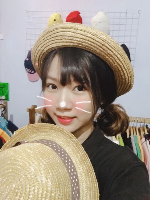 Mũ rơm, mũ fedora xinh quá nè 😍 hè mang đi biển chụp ảnh cute lắm luôn 😘. Còn nguyên tag luôn ạ 😍😍😍