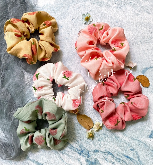 {Ảnh thật}SCRUNCHIES DÂU CUTE - CỘT TÓC VẢI THỜI TRANG NỮ HOT TREND GIÁ RẺ