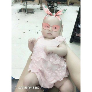 Body yếm phối ren cổ nơ cho bé