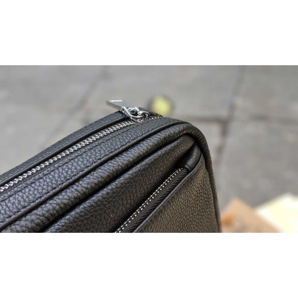 Clutch Cầm Tay Da Bò Đen Khóa Zip Nổi Bật