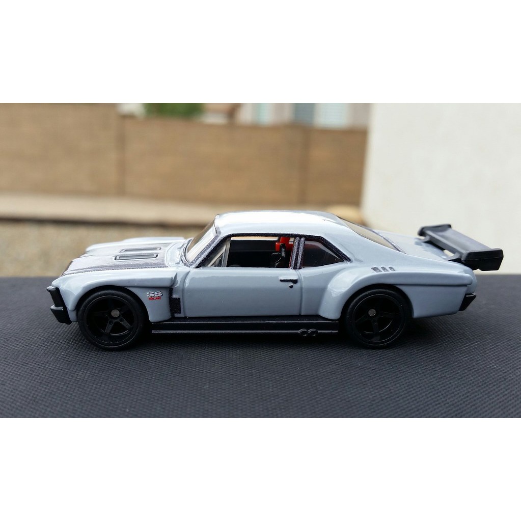 Xe mô hình Hot Wheels 1/64 BOULEVARD CUSTOM 70 CHEVY NOVA WALMART EXCLUSIVE