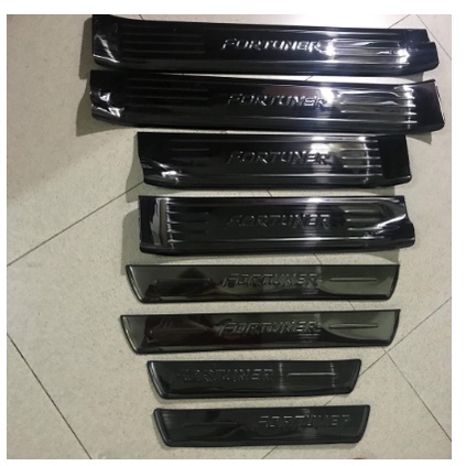 ốp bậc trong ngoài innova vân titan 2017 2018 2019 2020 2021 2022 có băng dính.