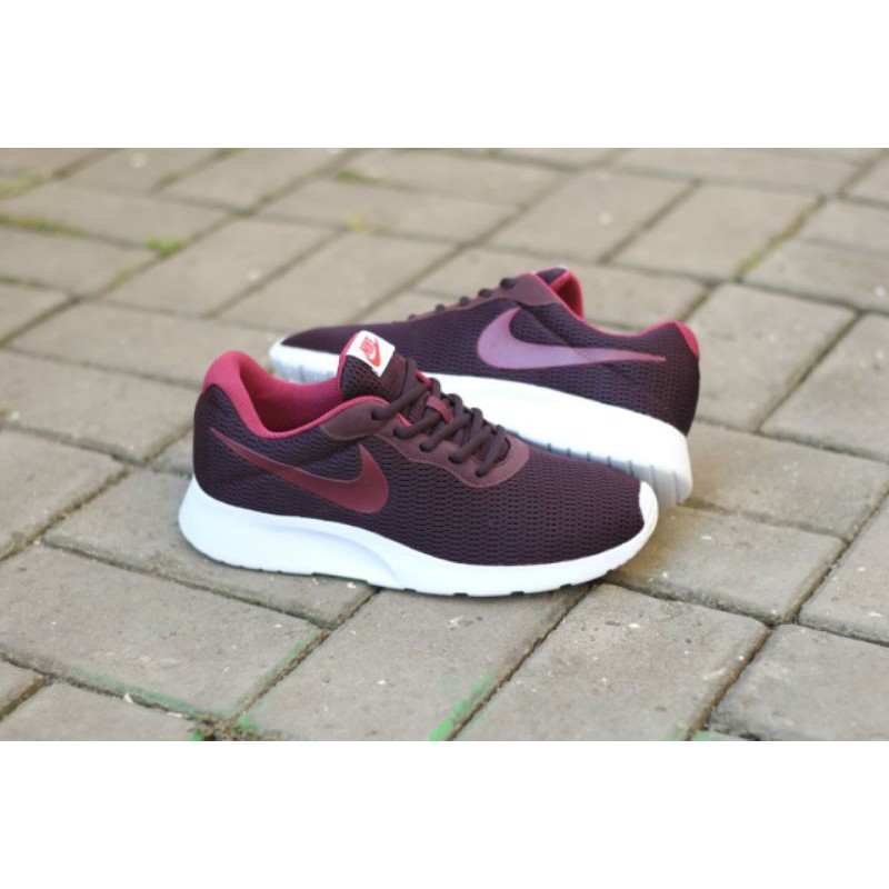 Giày Thể Thao Nike Tanjun Maroon Thiết Kế Trẻ Trung Năng Động