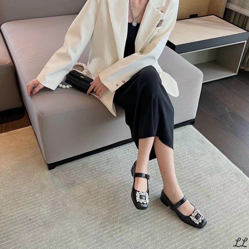 Giày và bệt, khuy đá vuông siêu sáng.Chất da bóng thời trang.Gót 3p và gót bệt