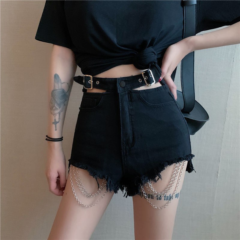 Quần short jean lưng cao màu đen phối dây xích hở lỗ thời trang mùa hè 2020 cho nữ