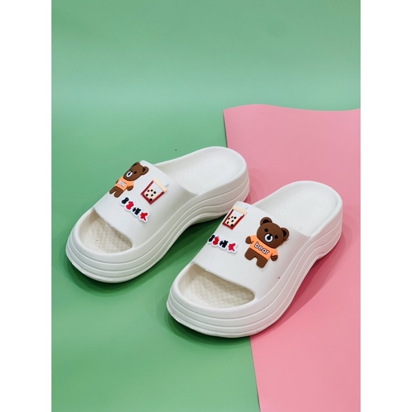 Dép Bánh Mì Nữ Gợn Sóng Đế Độn 7cm Tăng Chiều Cao Đính Sticker Gấu Siêu Cute