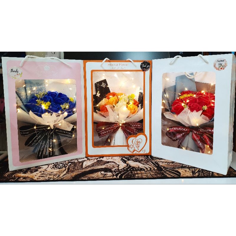 Bó hoa sáp 10 bông kèm túi xách, đèn led - Quà tặng