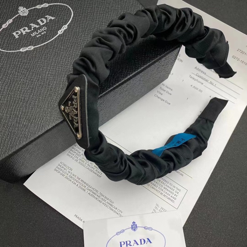 Bờm cài hiệu Pra-da hot trend