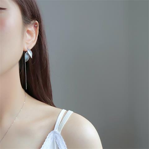 Khuyên Tai Hình Chiếc Lá Xinh Thiết Kế Thanh Lịch Phong Cách Hàn Quốc T15 QiQiShop