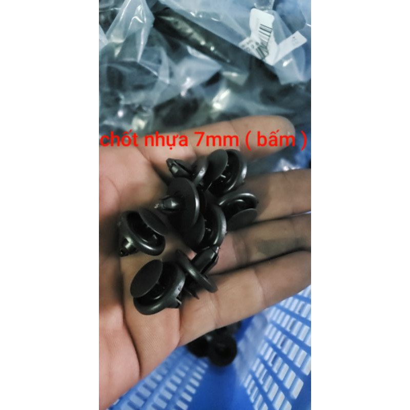 100 chốt nhựa , đinh tán nhựa ô tô 7mm ( hàng zin 100% )