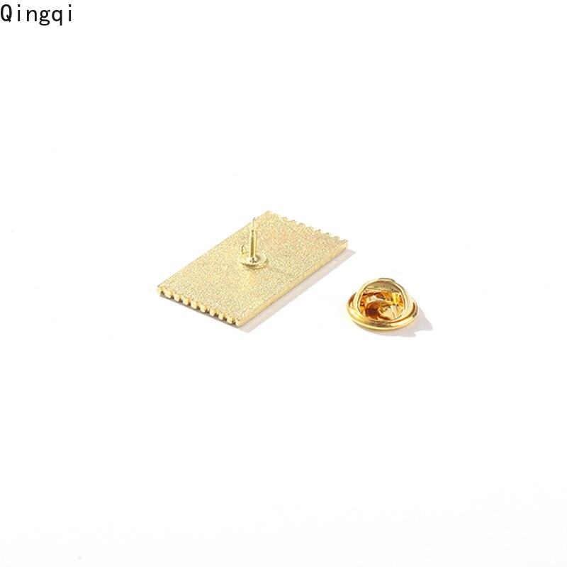 Huy hiệu cài áo Miss Zoe hình vé máy bay tráng men trắng đen vui nhộn dùng làm quà tặng