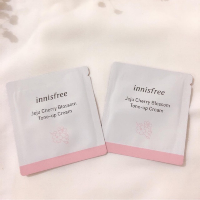 Sample Kem Dưỡng Nâng Tone Tức Innisfree Jeju Cherry Blossom Tone Up Cream 1ml