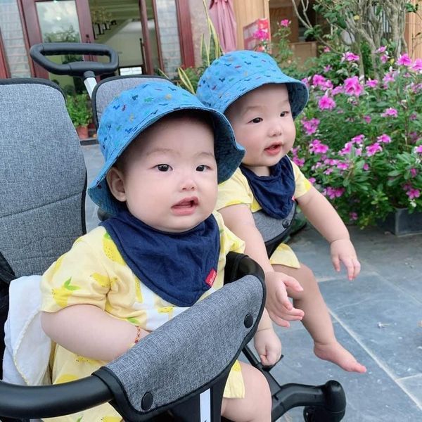 Xe đẩy 5 bánh gấp gọn du lịch thông minh