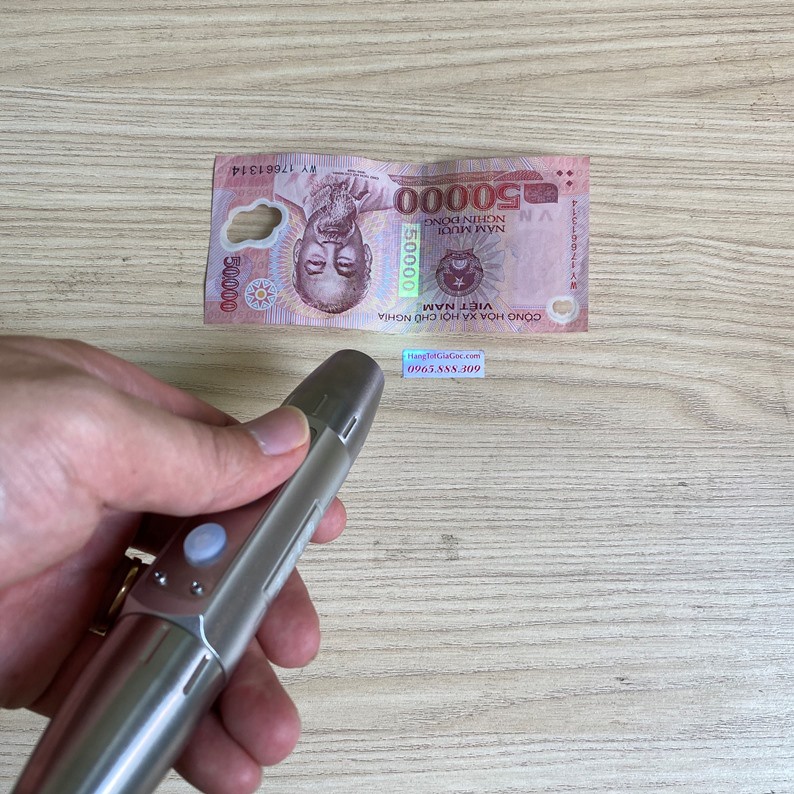 Đèn pin kiểm tra đá quý, kiểm tra xe, giấy tờ cao cấp Solomon 9723 có 4 màu ánh sáng